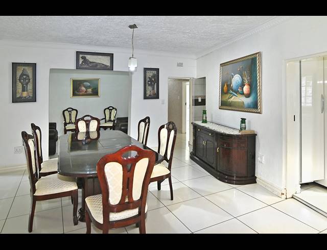 6 BEDROOM HOUSE FOR SALE IN PRESIDENT PARK